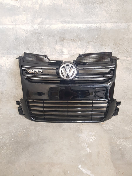 VW Golf R32 front grill - blacked out
